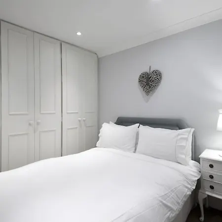 Apartamento Hamilton Place - Beautiful And With Private Entrance Sleeps 4 *