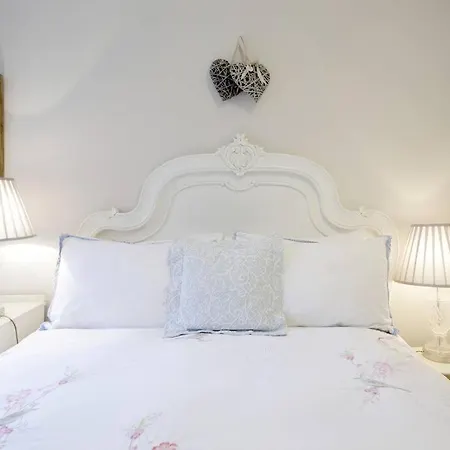 Hamilton Place - Beautiful And With Private Entrance Sleeps 4 Apartamento