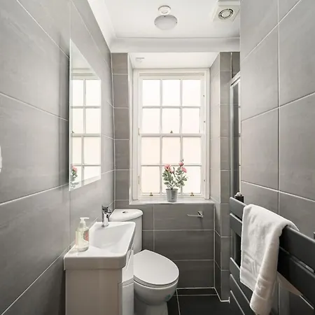 Queensferry Street Lane - Fantastic 2 Bedroom Centre Mews House With Free Secure Parking!