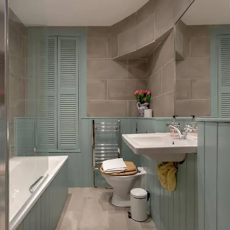 Frederick Street - Stylish In The Heart Of New Town! Daire *