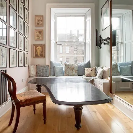 Frederick Street - Stylish In The Heart Of New Town!