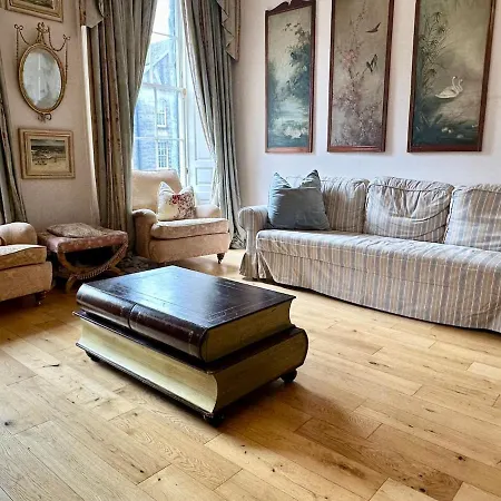 Frederick Street - Stylish In The Heart Of New Town! Daire *