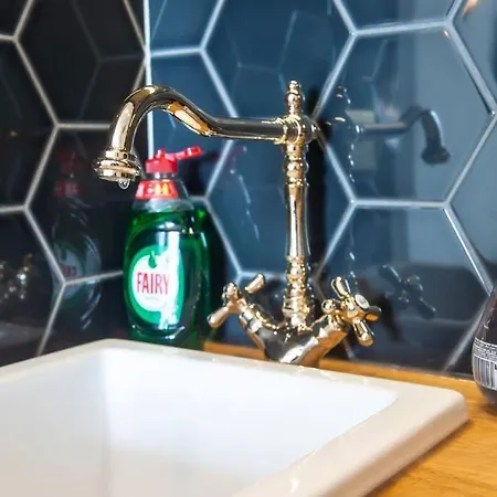 Διαμέρισμα Upper Bow - Luxurious, Modern 1br Near Castle