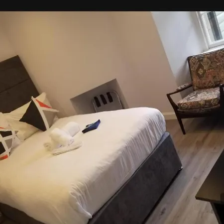 Guest house Mayfield