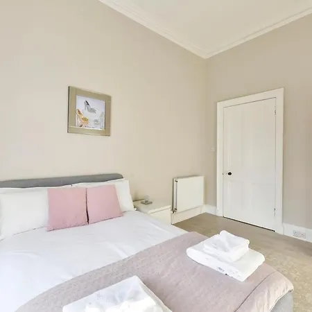 George Iv Bridge - Superbly Located 3 Bedroom! Apartman Edinburgh
