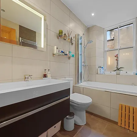 Merchiston 1 In Shared With Parking - Edinburgh