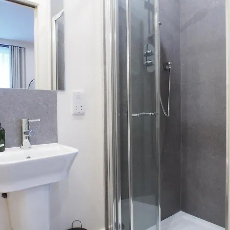 Spacious And Modern 2-bed On Easter Road - Flat 3, Elgin House Apartment
