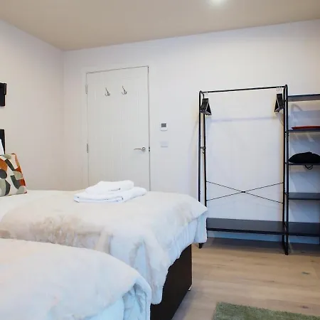 Stylish Mezzanine Loft In - Flat 5, Elgin House * Edinburgh