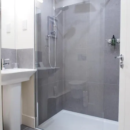 Stylish Mezzanine Loft In - Flat 5, Elgin House 아파트 에든버러