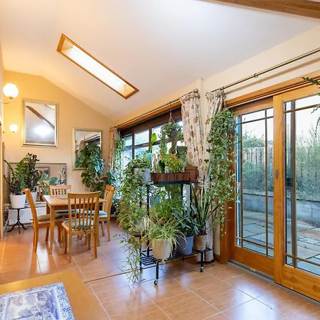 بيت للعطل Bright, Spacious House