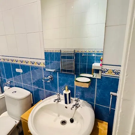 Homestay Charming With Private Bathroom In Centre *