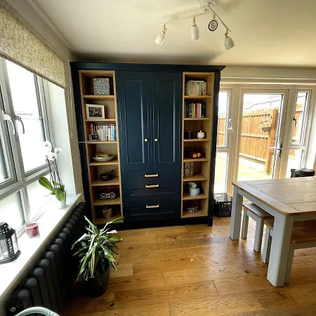Entire 3 Bedroom House In Suburban Area بيت للعطل إدنبرة