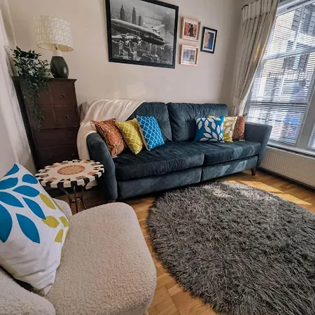 Charming Center With Free Parking *