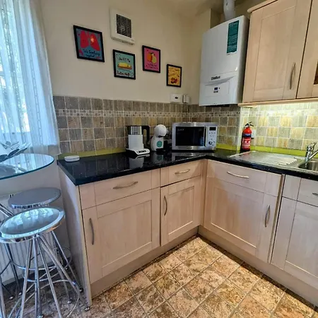 Dom wakacyjny Charming Center With Free Parking