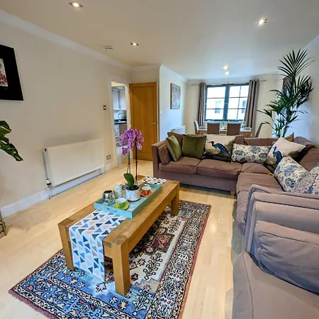 Center Gem-4bd House! Holiday home *