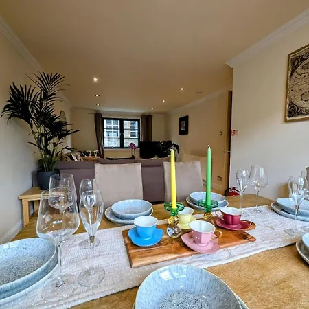 Holiday home Center Gem-4bd House! Edinburgh