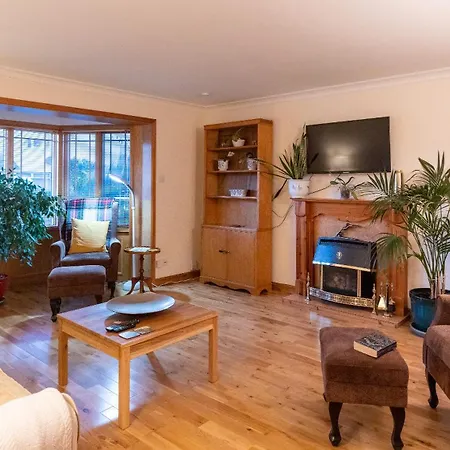 بيت للعطل Bright, Spacious House