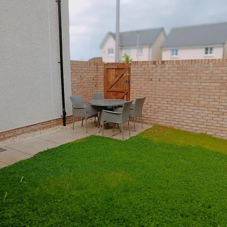 Entire 3 Bedroom House In Suburban Area