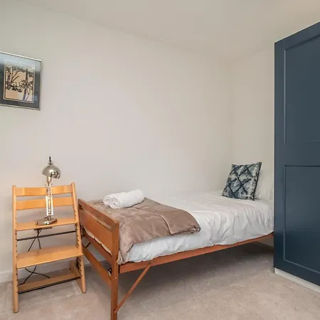 Spacious 5-bed With Garden Parking - Pass The Keys Nyaraló Edinburgh