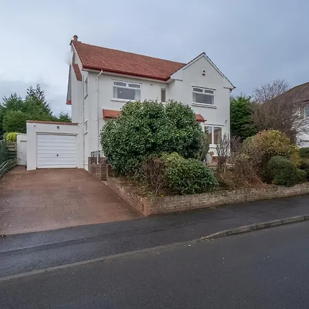 Spacious 5-bed With Garden Parking - Pass The Keys Edinburgh