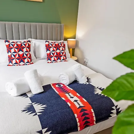 Stylish 2-bed Garden * Эдинбург