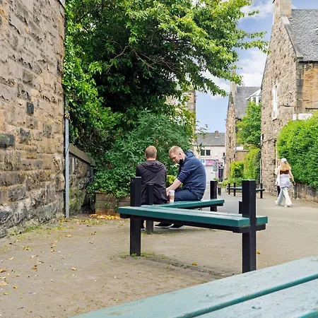 Stylish 2-bed Garden Villa Edinburgh