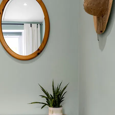 Stylish 2-bed Garden