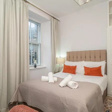 Apartman Charming 2-bed Flat Steps From The Royal Mile - Pass The Keys *