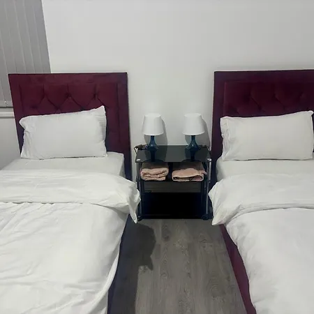 Cozy With 2 Single Beds Dudley