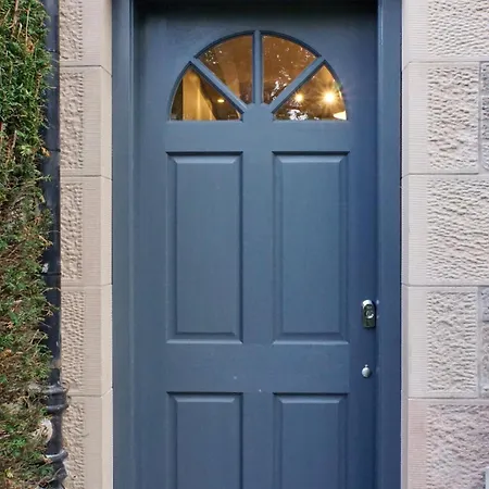 Fully Licensed In Peaceful Neighbourhood *