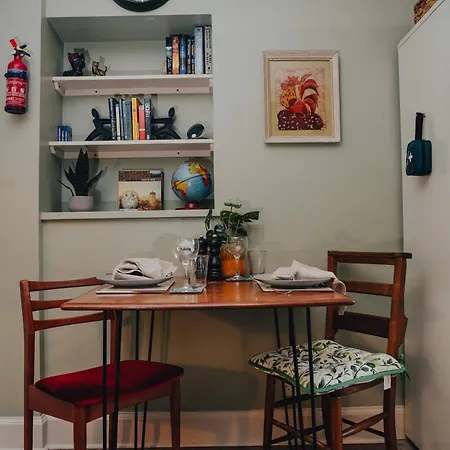 Snug 1 Bed In Edinburgh's Juniper *