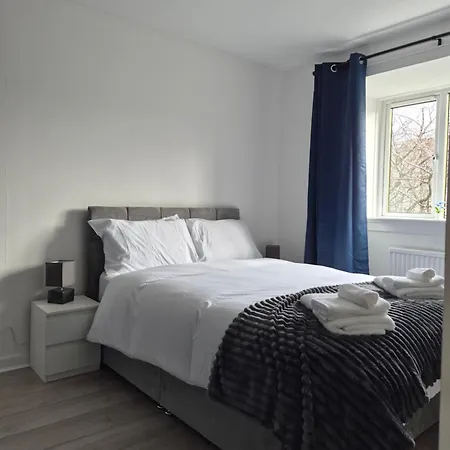 Bright 2 Bedroom Apartment, Close To Uni, Free Parking, Fast Wi-fi إدنبرة