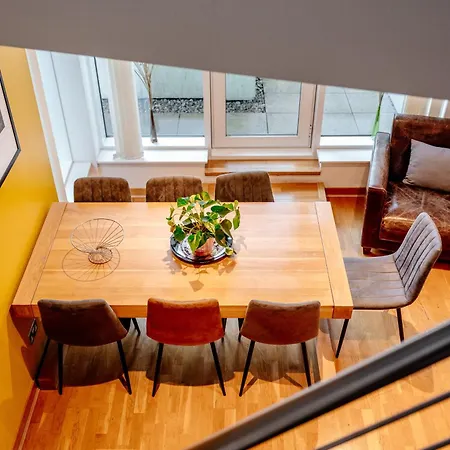 Weston's Penthouse Sleep 10, 6 Beds Free Parking Appartement *