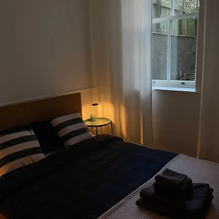 Cozy Flat On The Water Of Leith شقة *