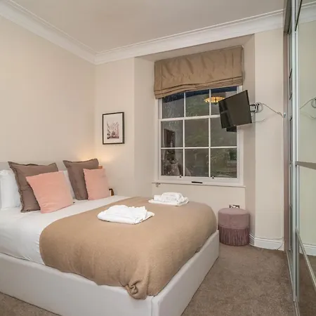 公寓 Georgian Elegance With Patio Garden West End - Pass The Keys