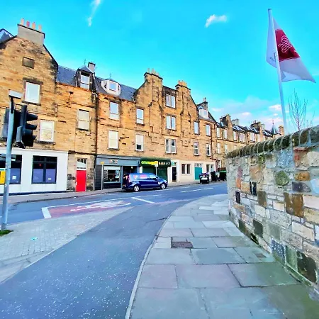 Two-bedroom Retreat Close To Sites *