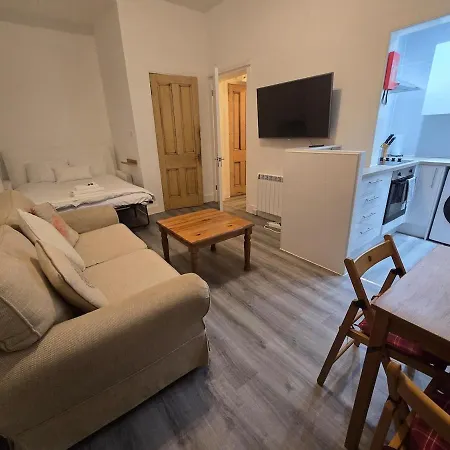 Comfy Semi-central Near Entertainment Park