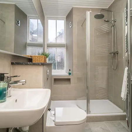 Charming 2-bed Flat Steps From The Royal Mile - Pass The Keys Apartman