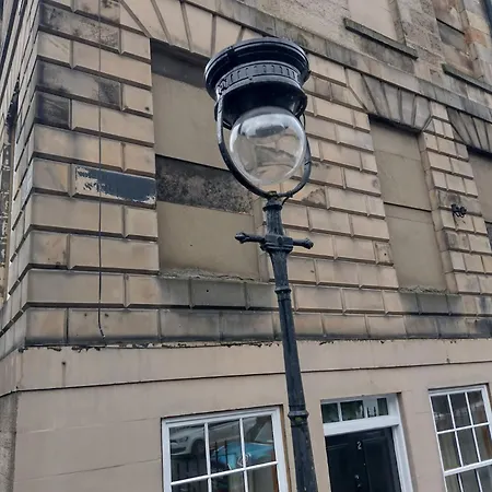 Cosy In Historic New Town *