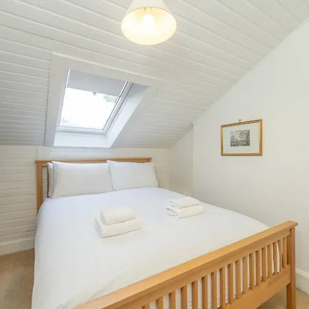 Floor, Central, Spacious, Period With Park Views * Эдинбург