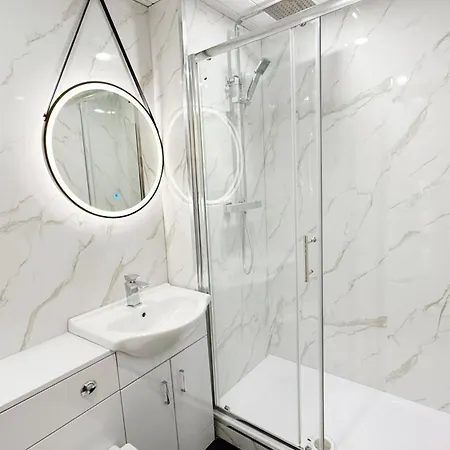 Holyrood Holidays * אדינבורו