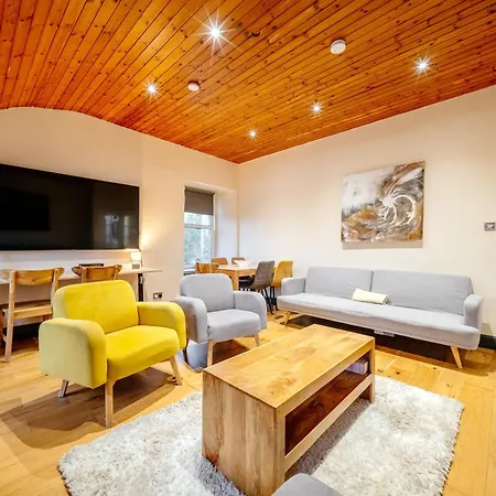 Percys Place Sleep 10, 15 Minute To Centre Free Parking