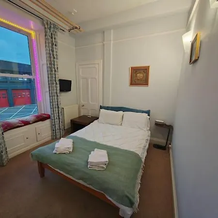 Charming Flat For Couples & Families Lägenhet