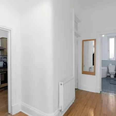 Bright 2 Bedroom Flat On Leith Walk アパート エディンバラ