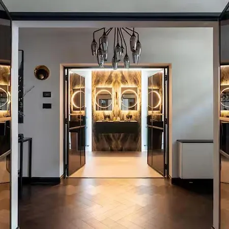 Апартаменты Near Transport - Hot Tub - Fireplace - Sleeps 2