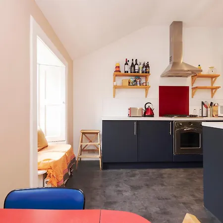 Chic 1-bedroom In New Town