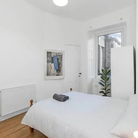Apartment Bright 2 Bedroom Flat On Leith Walk *