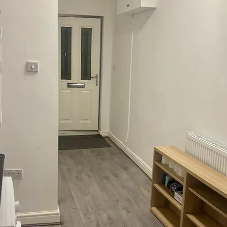Cozy With 2 Single Beds *