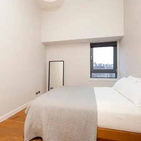 Stylish 2-bedroom In Leith Lägenhet