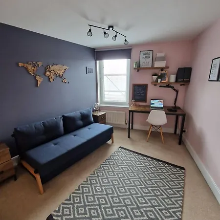 Spacious, Sunny Leith Apartmán